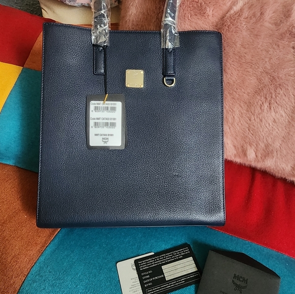 FLASH SALE!!! MCM AREN LEATHER TOTE CROSSBODY NEW WITH TAGS!! - Picture 5 of 11